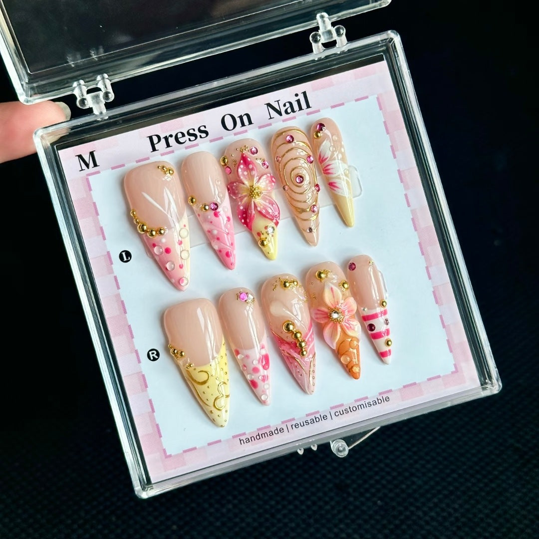 Dekoratives Handgefertigtes Press-On Nagelkunstset mit von Strand inspirierten Designs