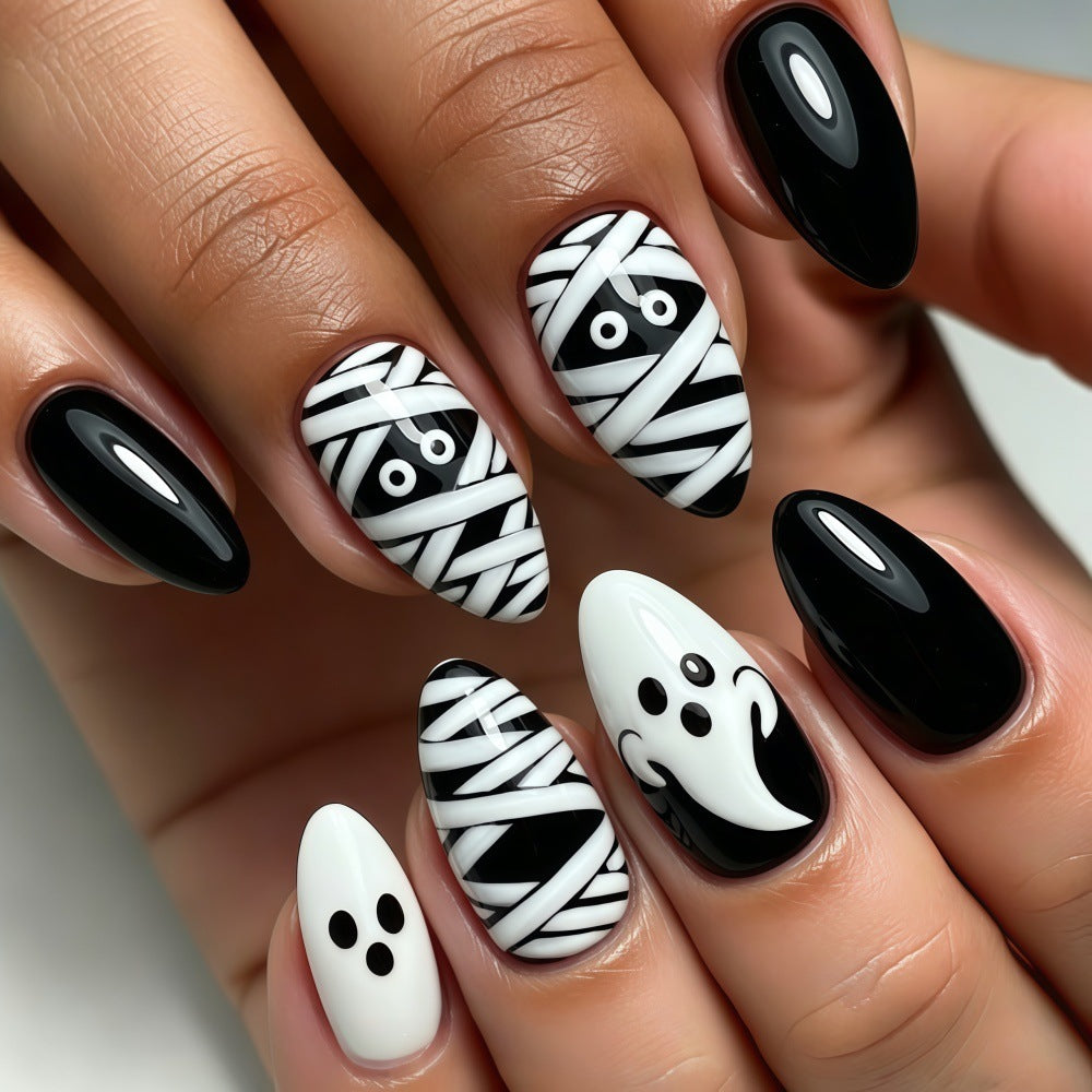 Kreative Kunstnägel im Halloween-Stil Brehn