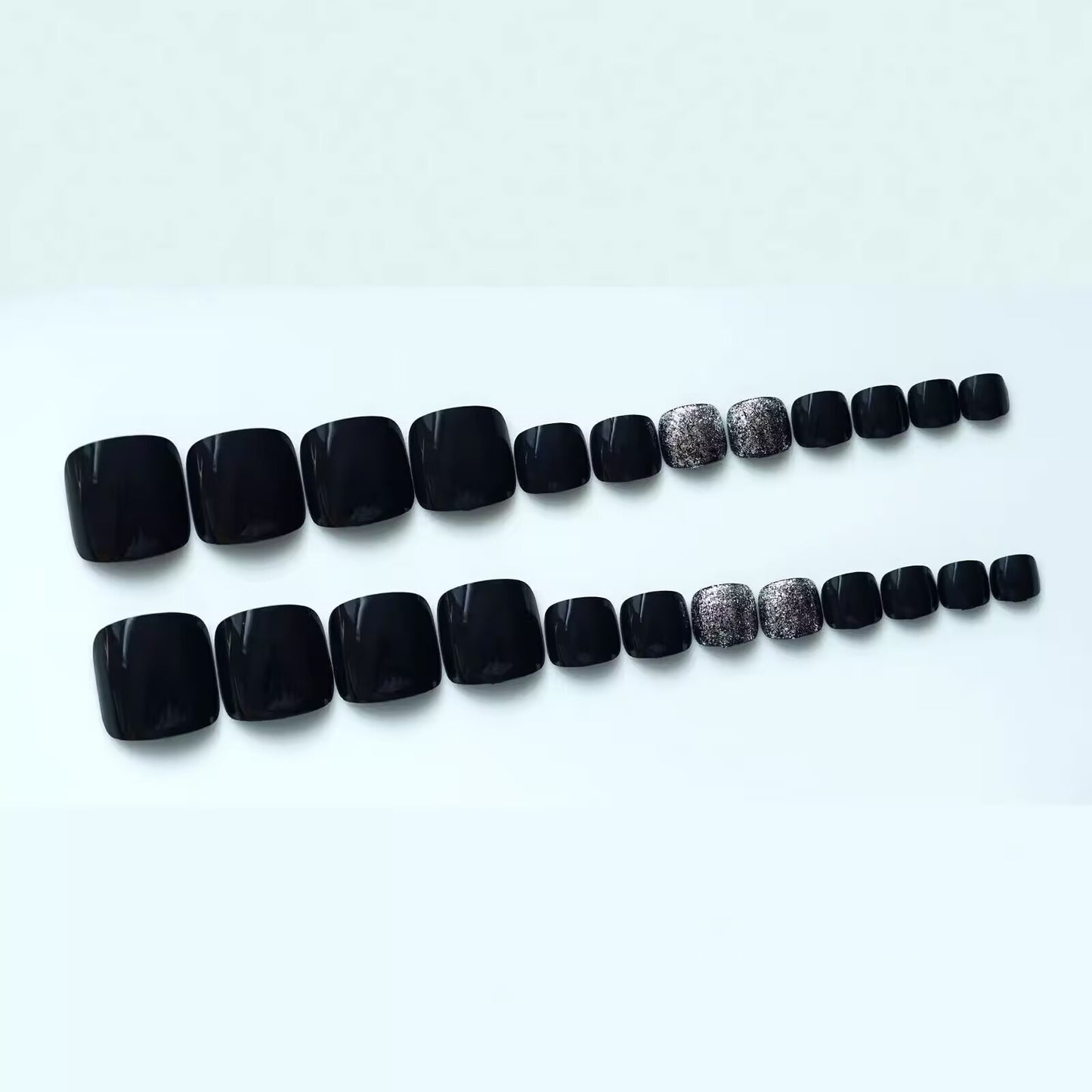 Stylische Glitzer-Pedicure-Nagelkunst Brehn