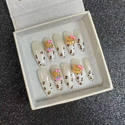 Stylische Press-On-Nageltips mit Leopardendesign Brehn