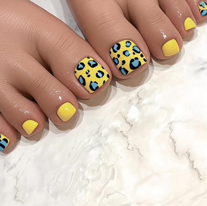 Stylische Tierdruck Pediküre Nagelkunst Brehn