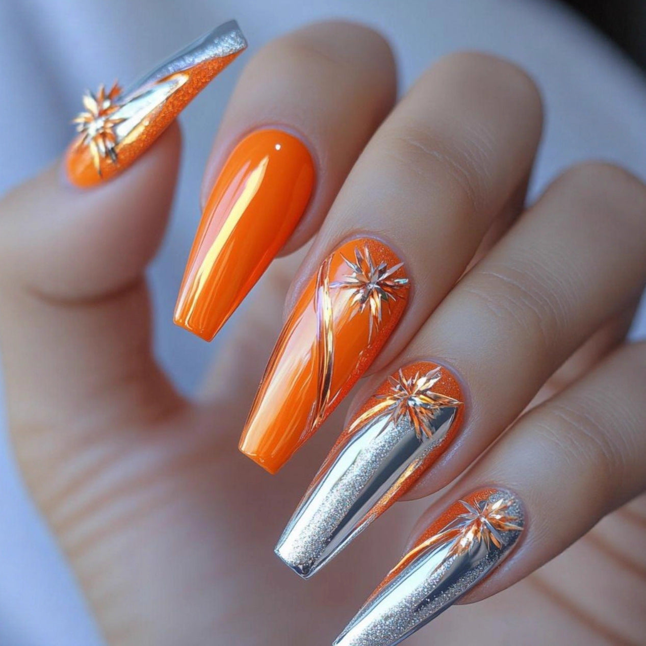 Kunstnägel mit Glamourösen Metallic und Floralen Akzenten Brehn