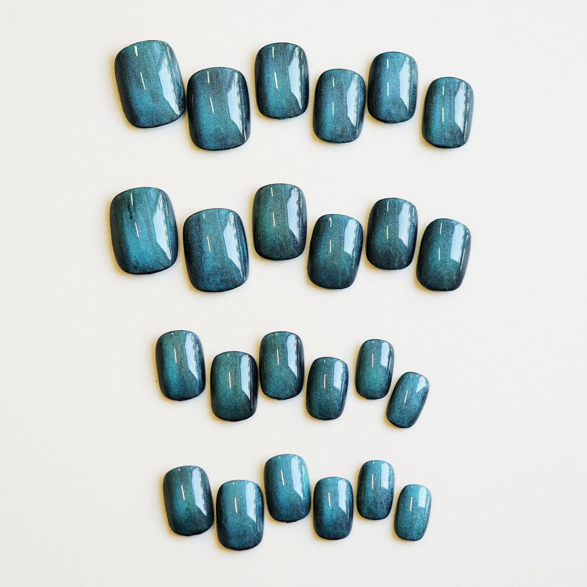 Funkelnd Elegantes Press-On Nagelset Brehn