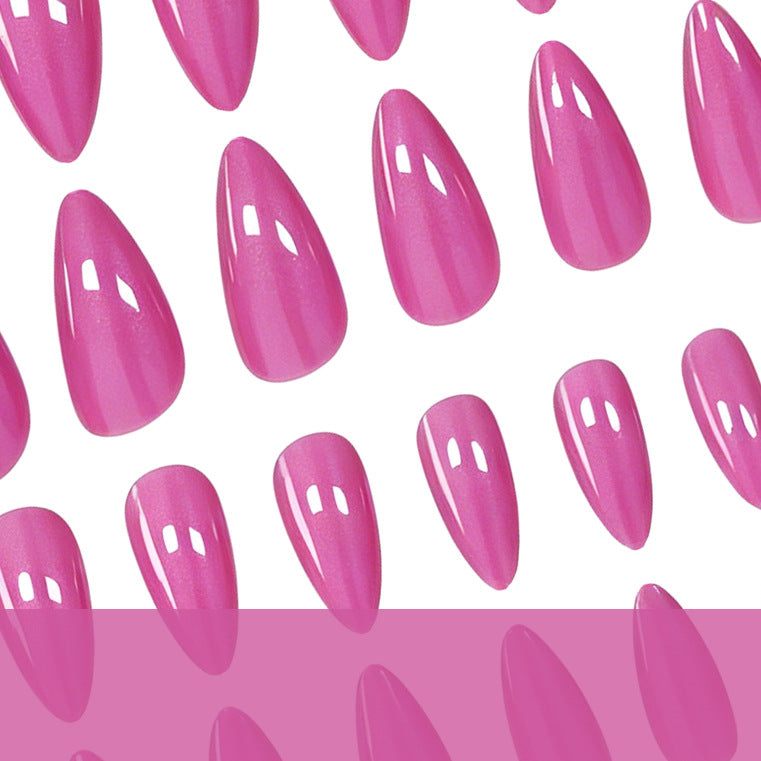 Glänzende Stiletto-Nagelverzierungen Brehn