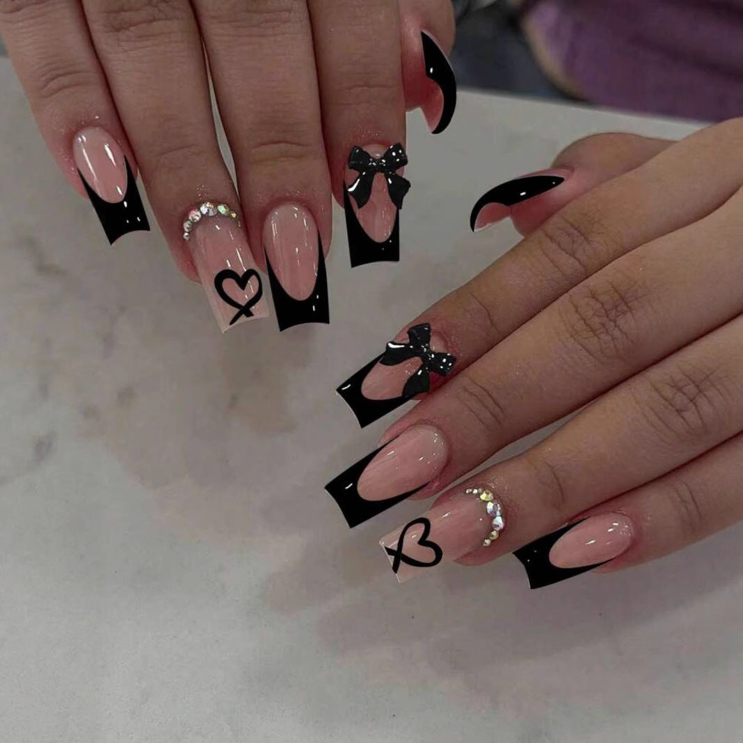 Kunstnagelset mit elegantem Herz- und Schleifenmotiv Brehn