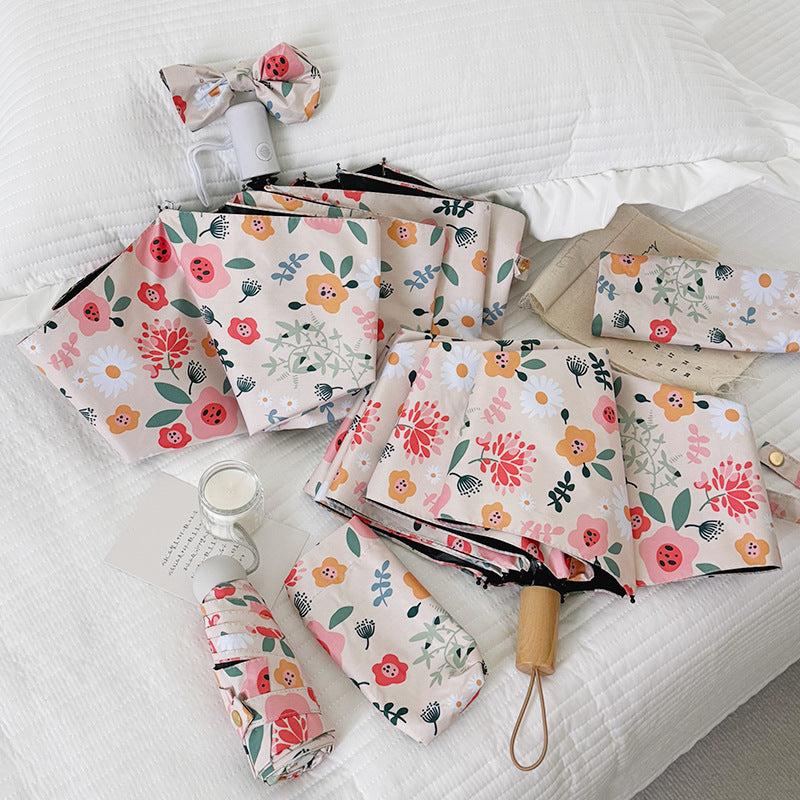 Damen Faltbarer Regenschirm mit floralem Design und niedlichen Details Brehn