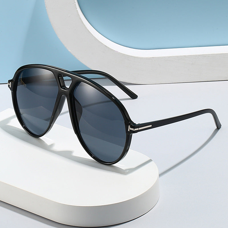 Damen oversized Sonnenbrille im modernen avangardistischen Design Brehn
