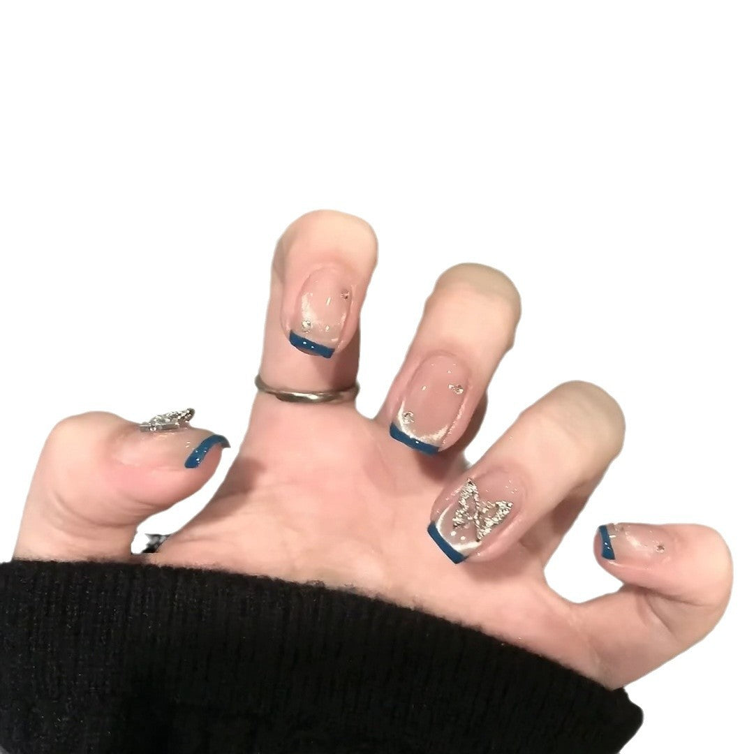 Kunstnägel mit Trendigen Französischen Spitzen und Dekorativen Glitzerakzenten Brehn