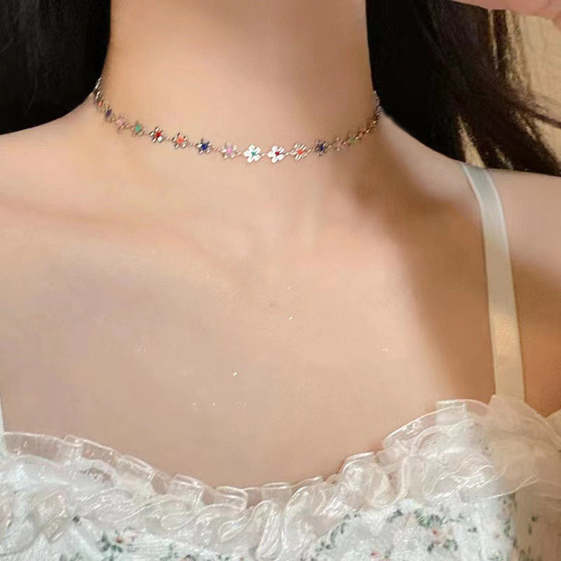 Floral Charm Choker Halskette Brehn
