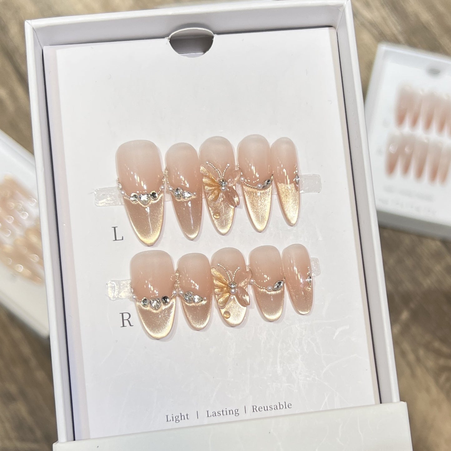 Elegante Schmetterling-Akzent Druck-Nagel-Set Brehn