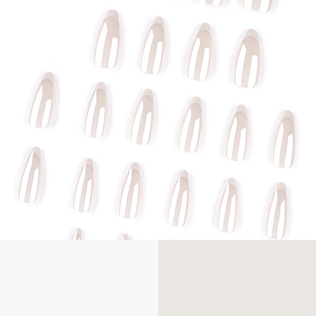 Kunstvolle Stiletto-Nägel mit Eleganten French-Tip Verzierungen Brehn