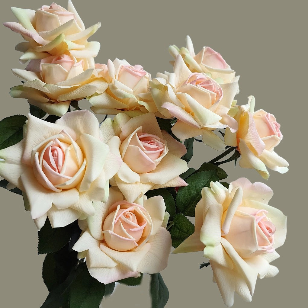 Lebensnahe Gartenrose Stiel