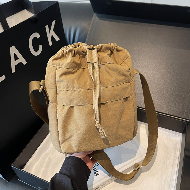 Lässige Kordelzug-Eimer-Tasche Brehn
