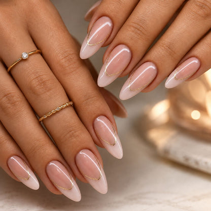 Elegante Kunstnägel mit Goldakzenten Brehn
