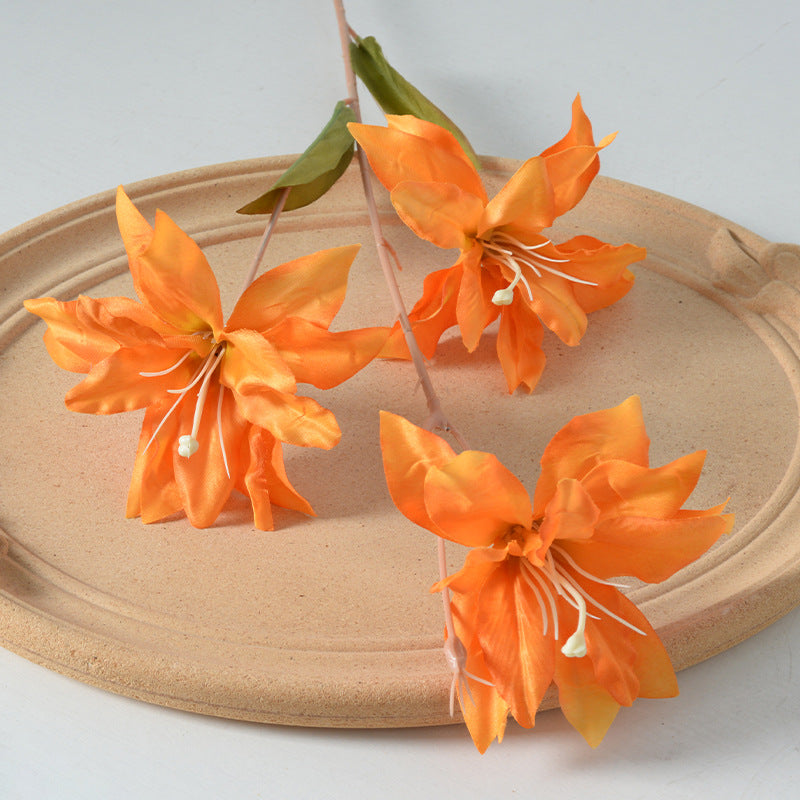 Dekorative Blumenstielanordnung
