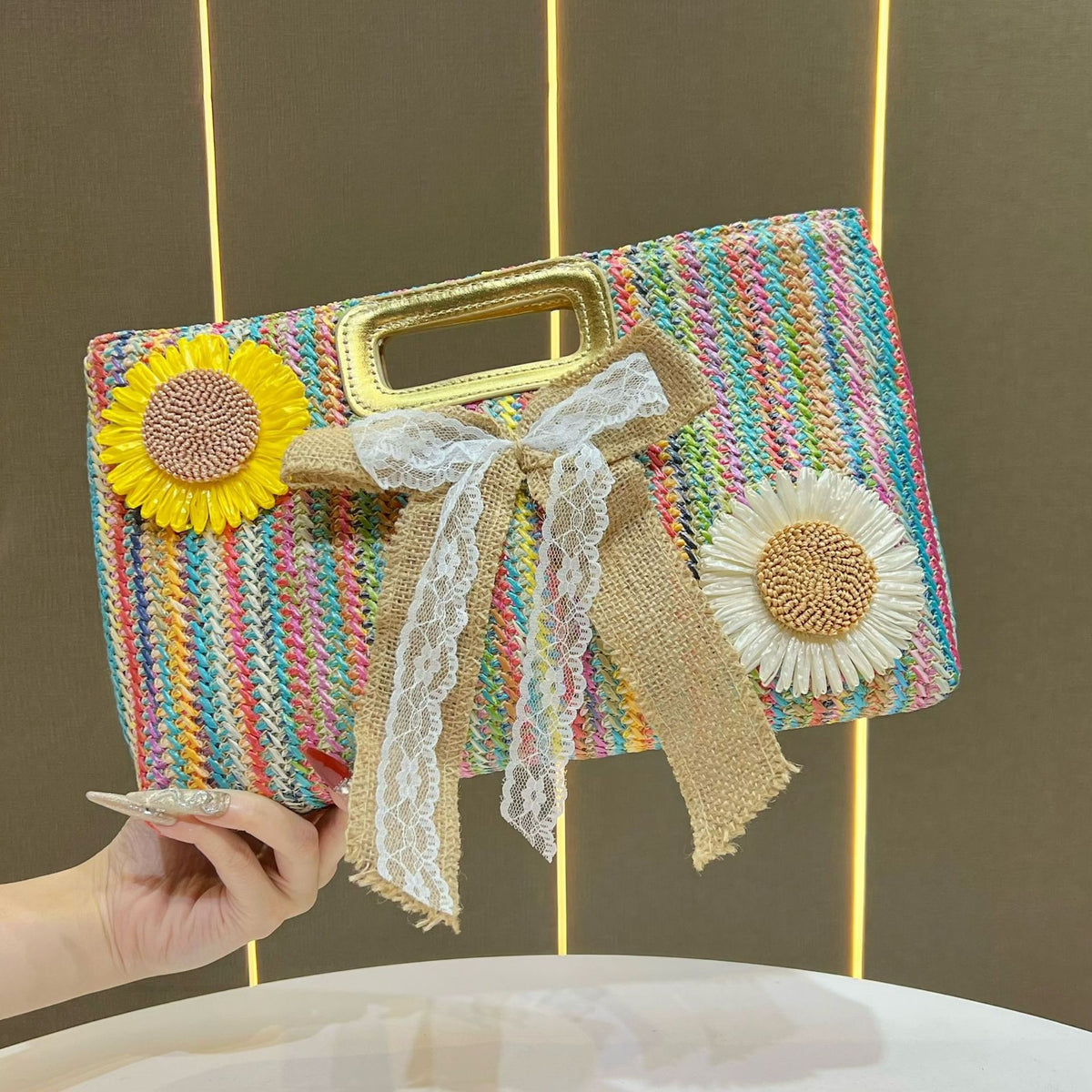 Dekorative Stroh-Clutch