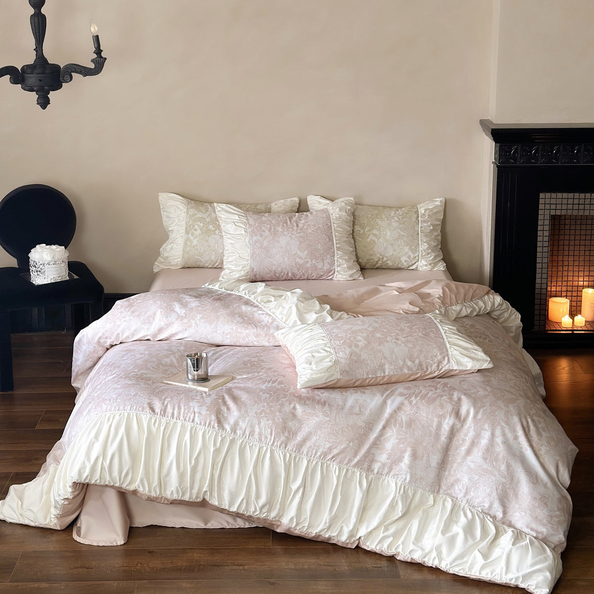 Luxuriöses Satin-Bettwäsche-Set mit Rüschen und Blumen-Jacquard Brehn