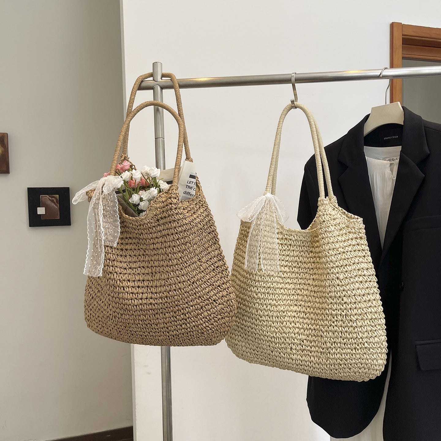 Stylische Handtasche Aus Geflochtenem Material Brehn