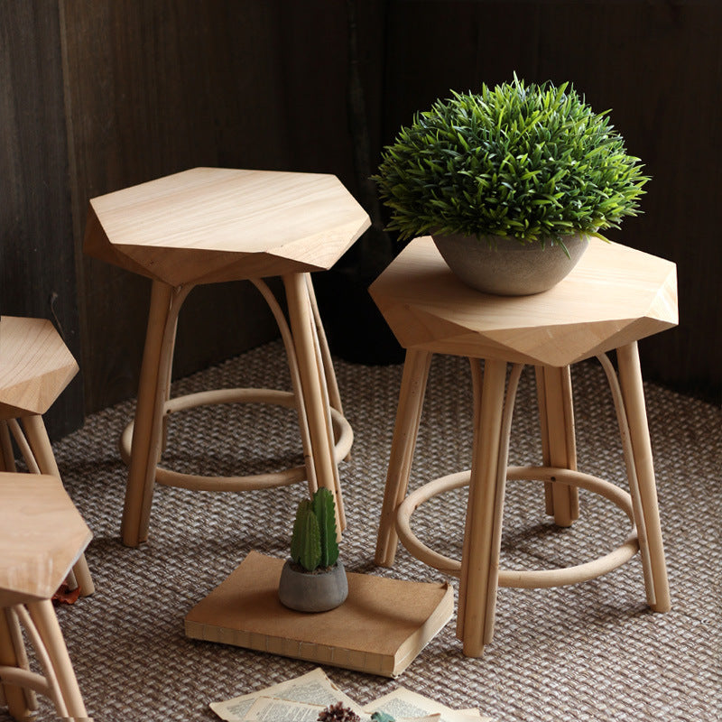 Moderner Hocker aus hochwertigem Holz Brehn