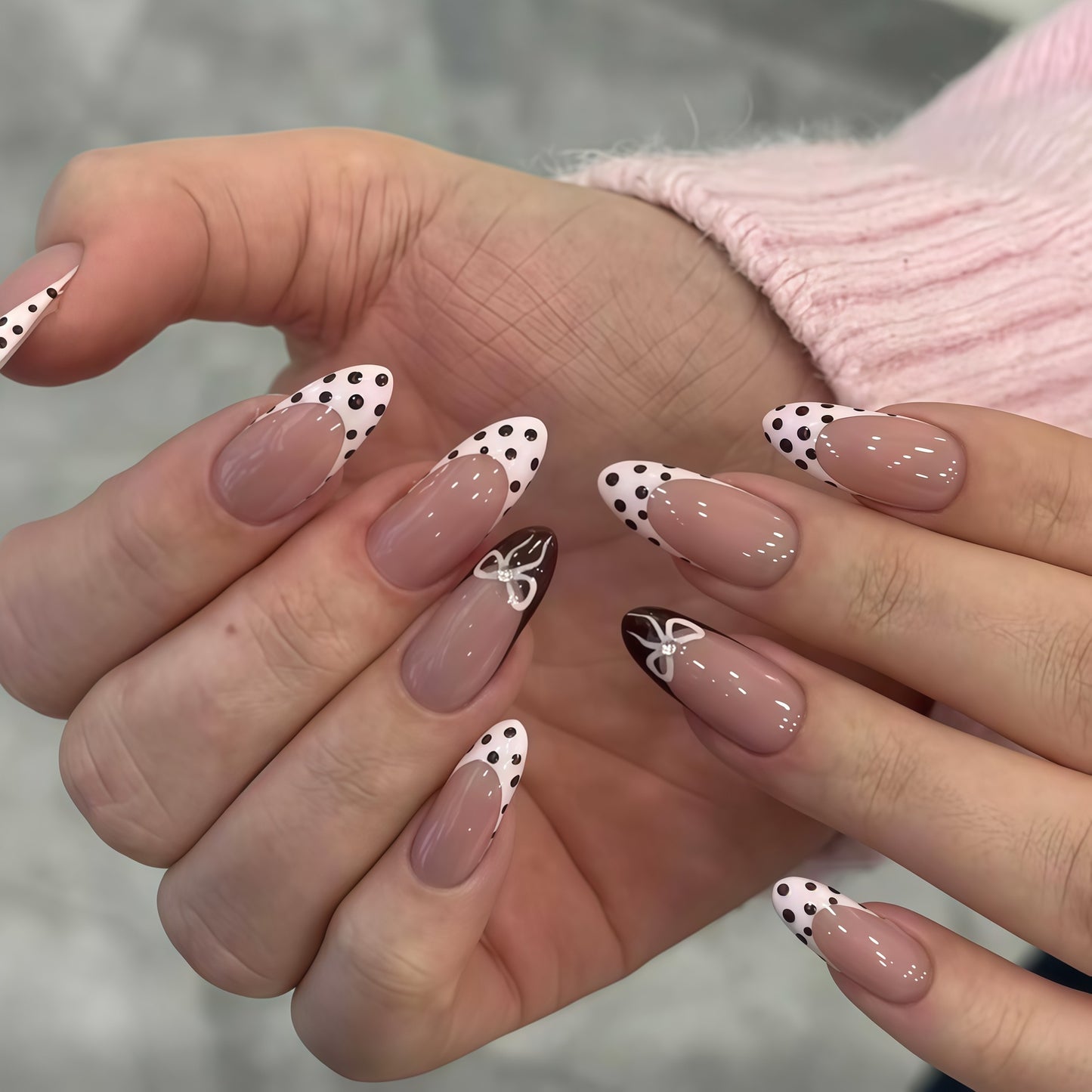 Chic Polka Dot French Tip Nagelkunstverlängerungen Brehn