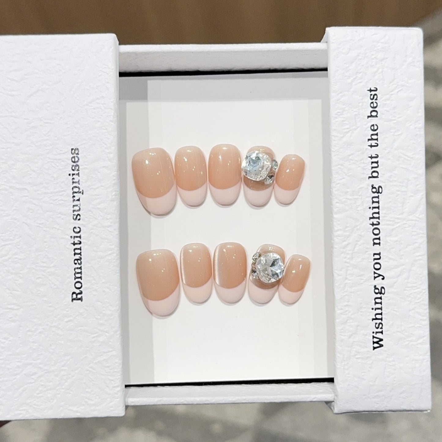 Kunstnagelspitzen mit Eleganten Strassakzenten Brehn