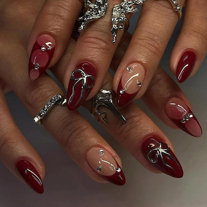 Kunstnagelset mit luxuriösen Glitzer- und Edelsteinverzierungen Brehn