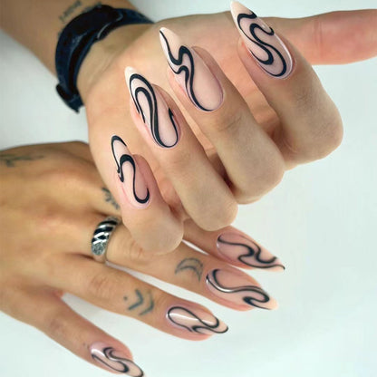 Kunstvolle Nagelverlängerungen mit modernem Design und eleganten Linien Brehn