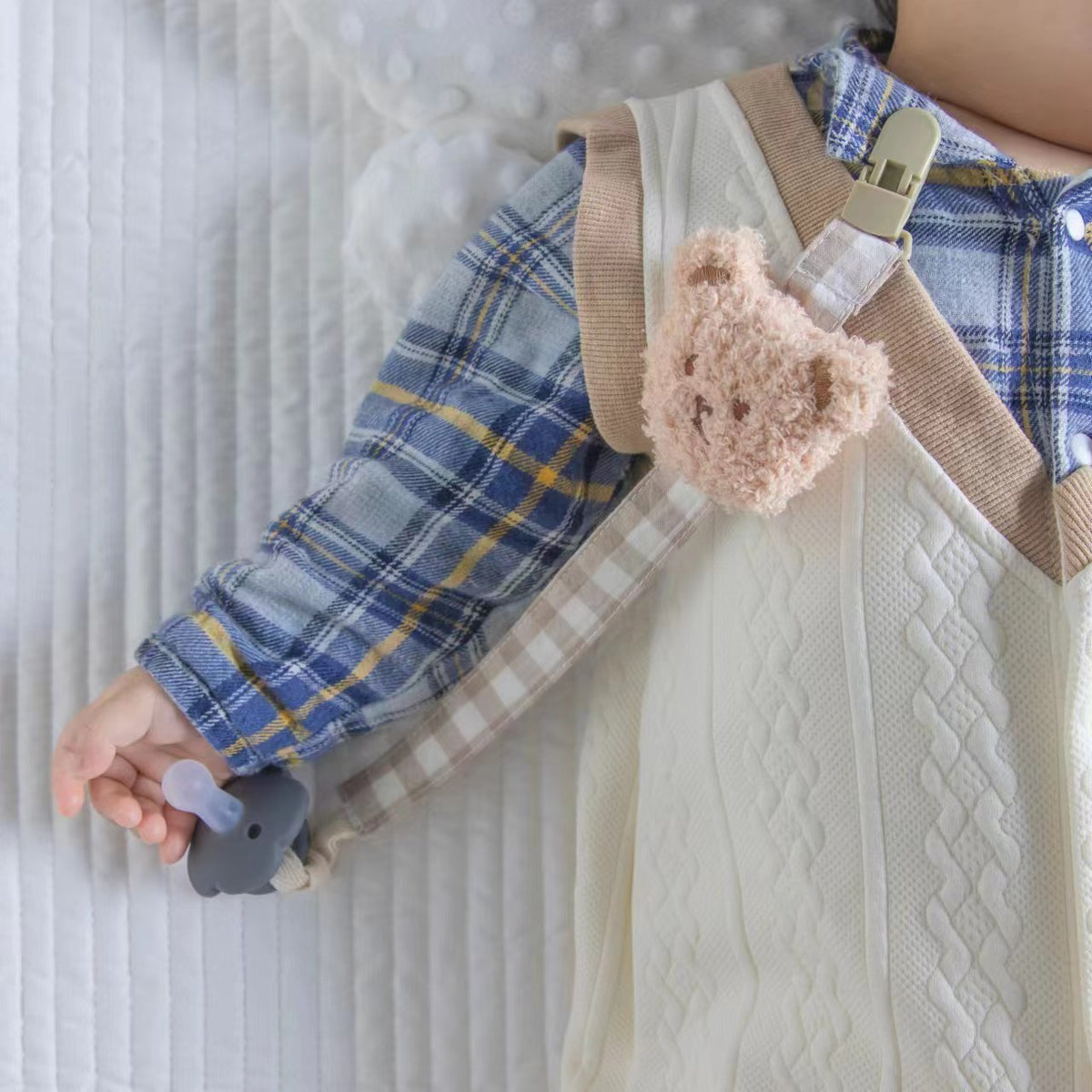 Blumenkleidungs-Schnullerclip mit Gingham-Baumwollgurt