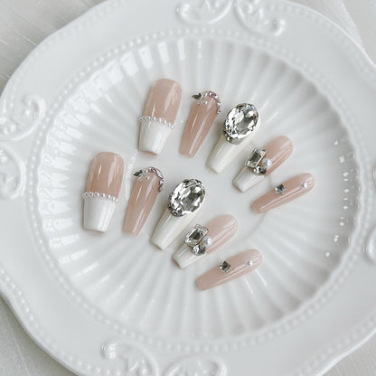 Dekoratives Press-On-Nagelkunst-Set mit Strassverzierungen