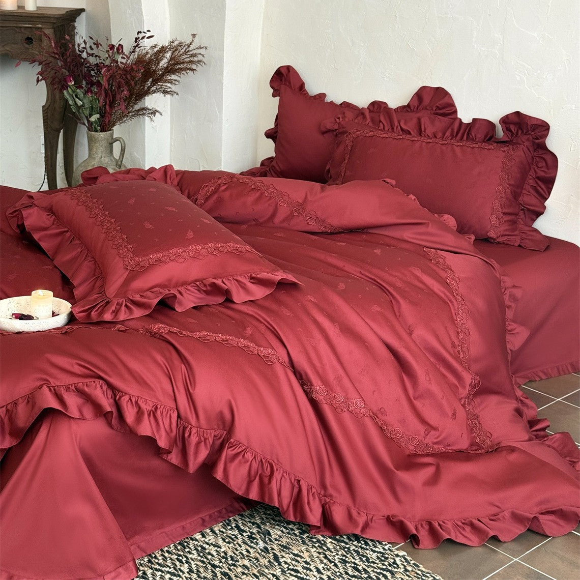 Luxuriöses Rüschendes Spitzenbettbezug-Set mit besticktem Wellenrand