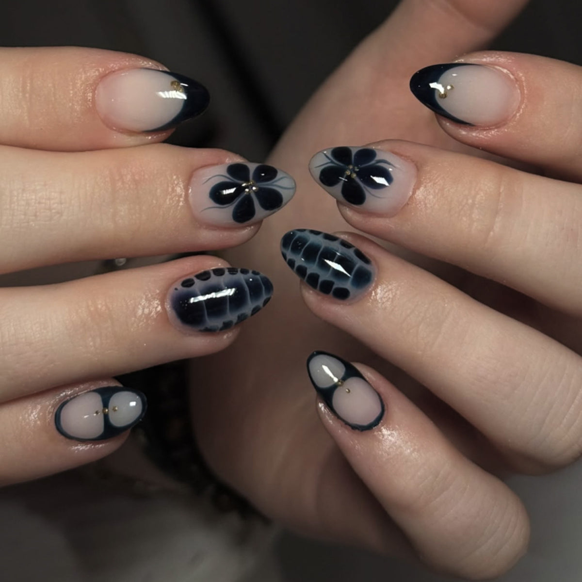 Künstliche Nagelkunst mit verspielten Punkten und Schleifen Brehn