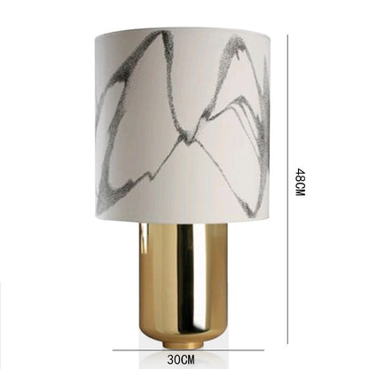 Moderne Tischlampe mit künstlerischem Schirm