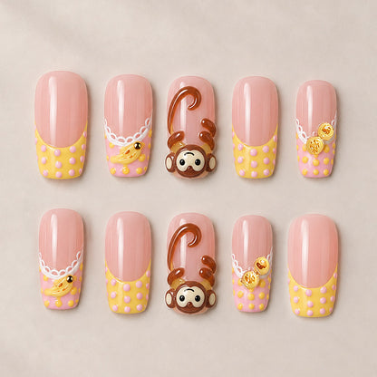 Kunstnagelset mit verspielten Tiermotiven und eleganten Verzierungen Brehn