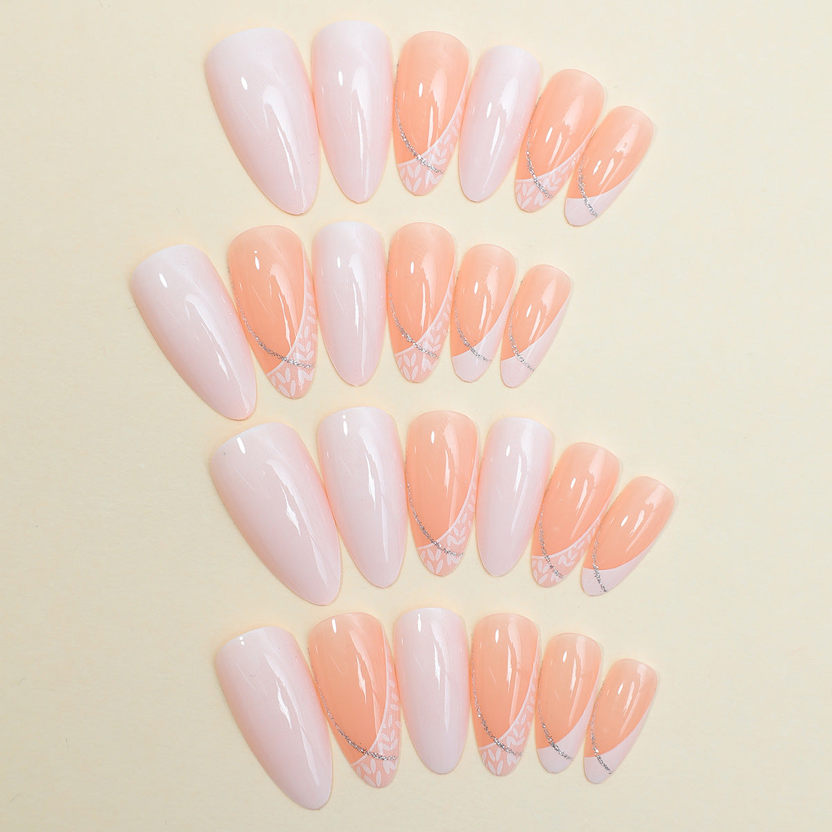 Dekoratives Press-On Nagelset mit stylischen Herz- und Schmuckakzenten Brehn
