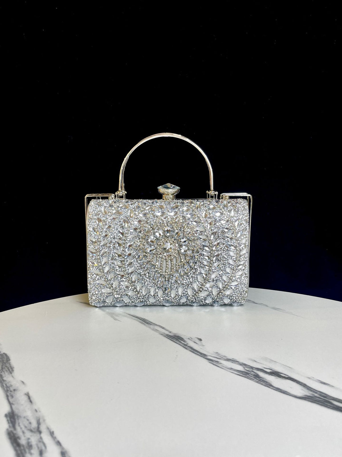 Aufwändiger bestickter Abendhandtasche