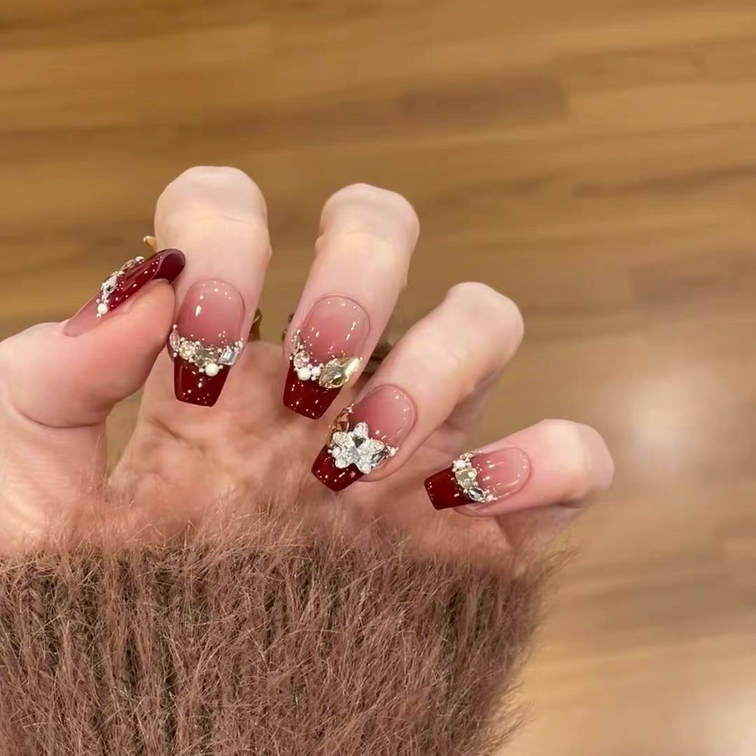 Künstlerisches Stiletto Press-On Nagelset Brehn