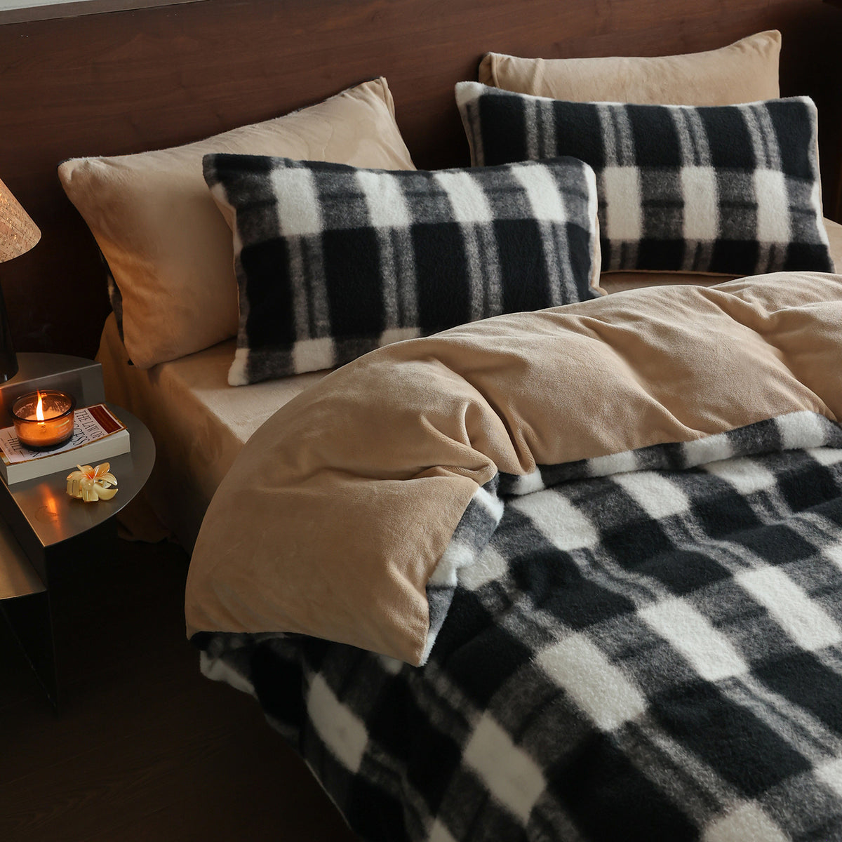Kuscheliges Karomuster-Bettwäsche- und Wohndecken-Set aus Microfleece mit Wendefunktion