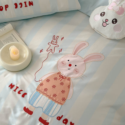 Kinder-Bettwäsche-Garnitur mit appliziertem Hasenmotiv, Streifenmuster und weichem Baumwollsatin Brehn