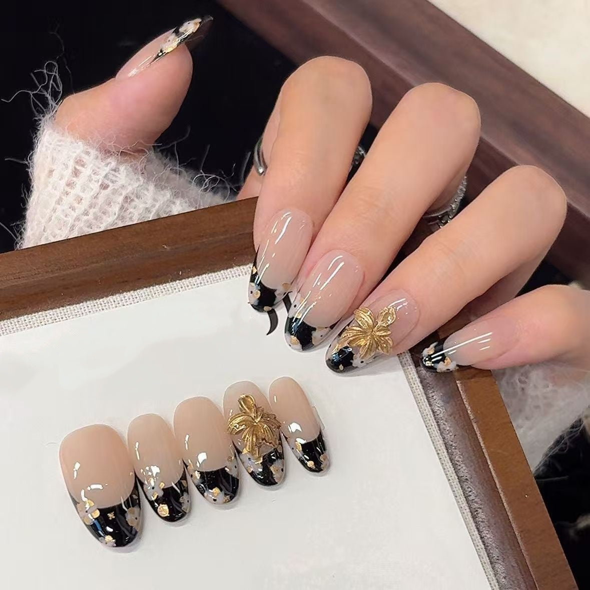 Elegante Blumendruck-Nagelkunst Brehn