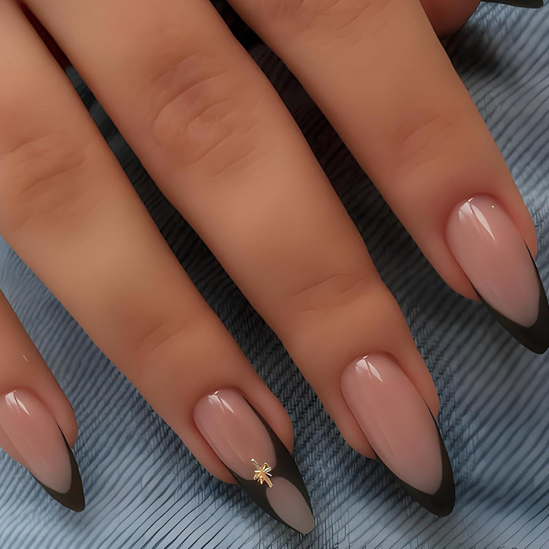 Kunstnagelset mit elegantem Spitzen-Design und Glitzerdetails Brehn