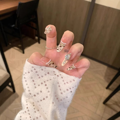 Glamouröse Strass-Nagelverlängerungen