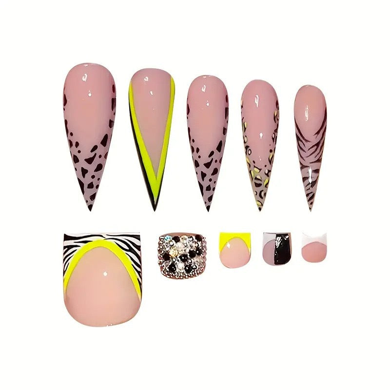 Dekorative geometrische Nagelverzierungen Brehn