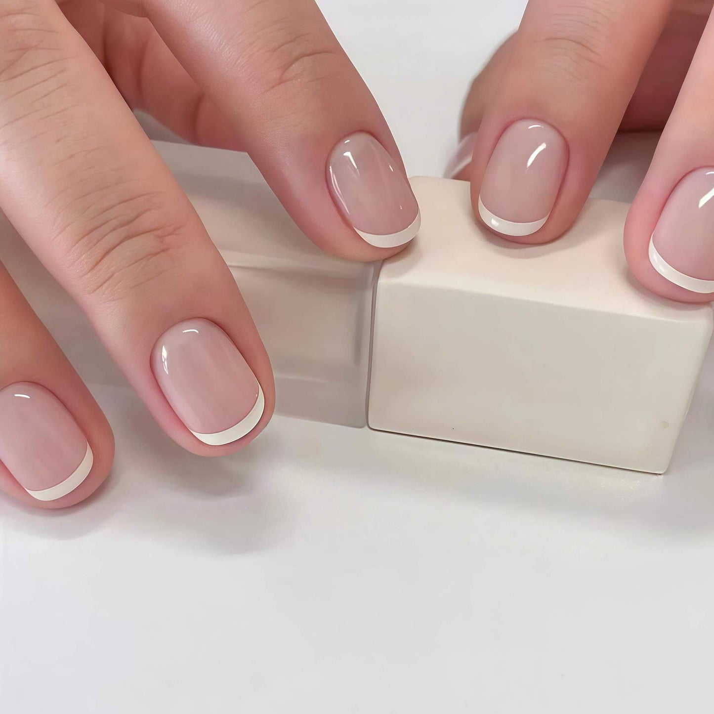 Klassisches Französisches Tip Press-On Nagelset Brehn