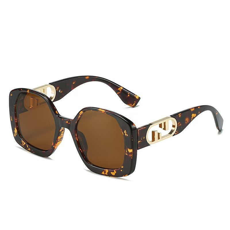 Damen oversized Sonnenbrille mit extravagantem geometrischen Rahmen und eleganten Akzenten Brehn