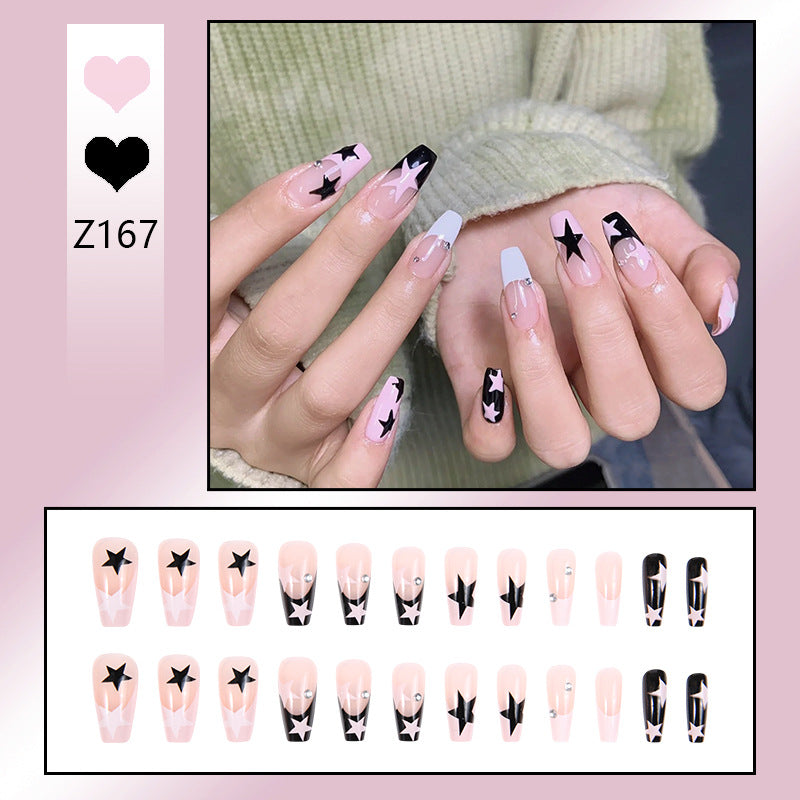Kunstnagelset mit eleganten Glitzerverzierungen und schimmernden Akzenten Brehn