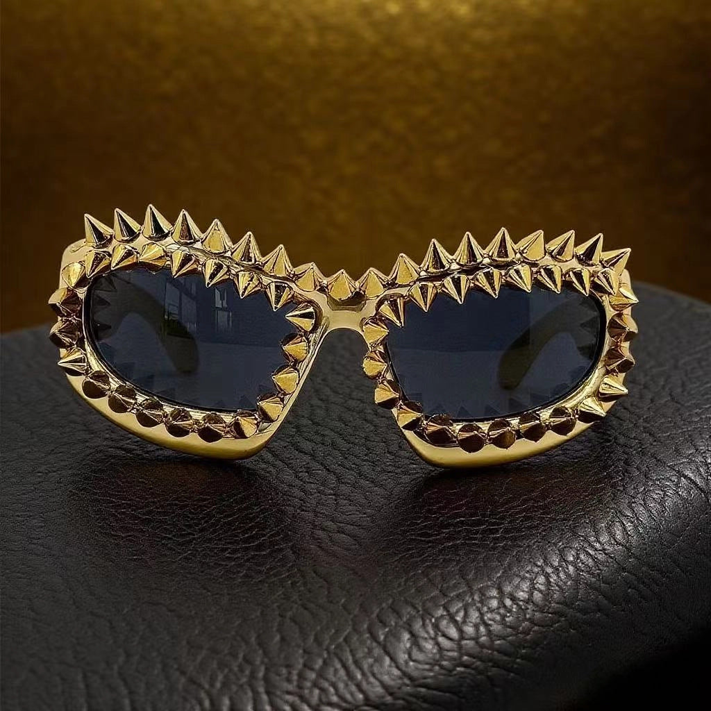 Damen Statement-Sonnenbrille mit kreativen Nietenakzenten Brehn