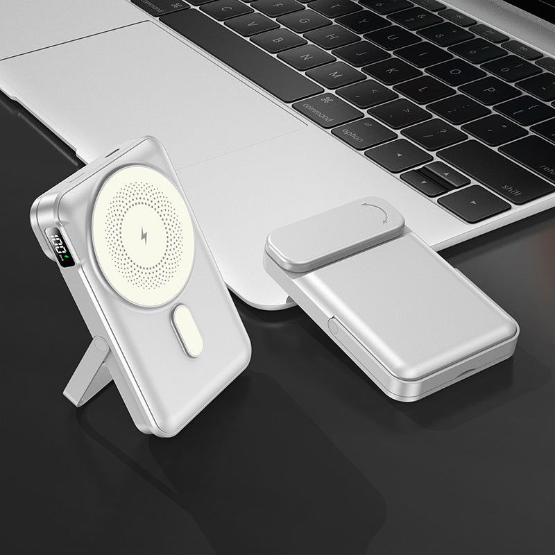 Tragbare Powerbank mit integrierter Standfunktion und digitalen Ladestatusanzeige Brehn