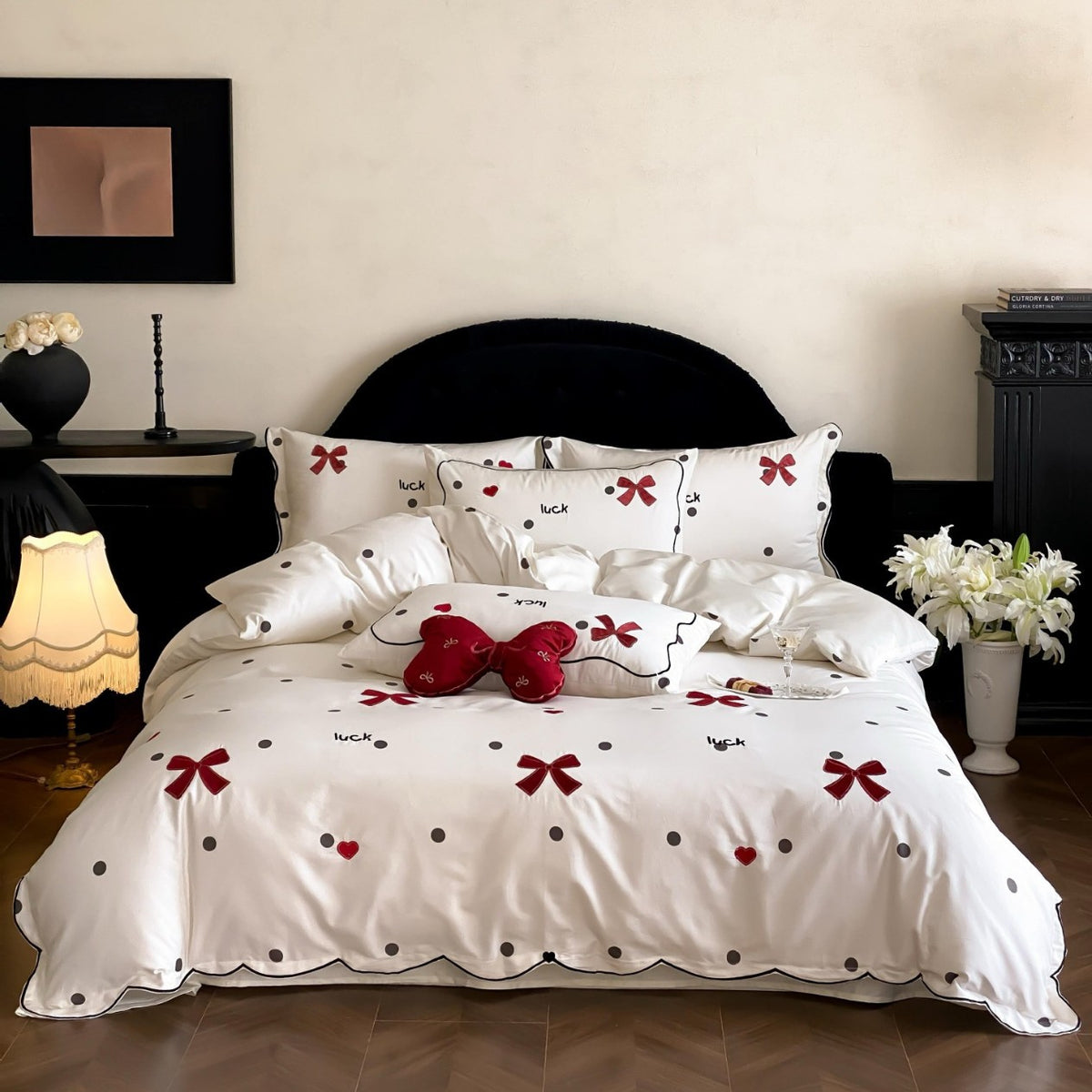 Dekorative Baumwollsatin Bettbezug Set mit gesticktem Schleifen- und Punktemuster