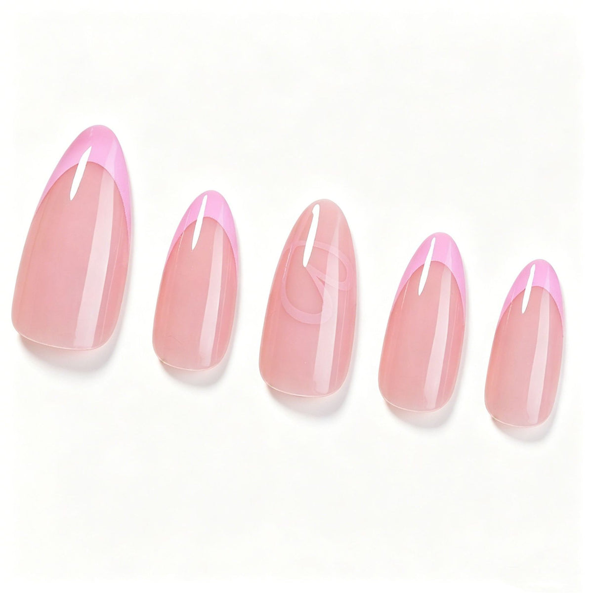 Elegante Stiletto-Nagelkunst-Tipps mit Herzdesign Brehn