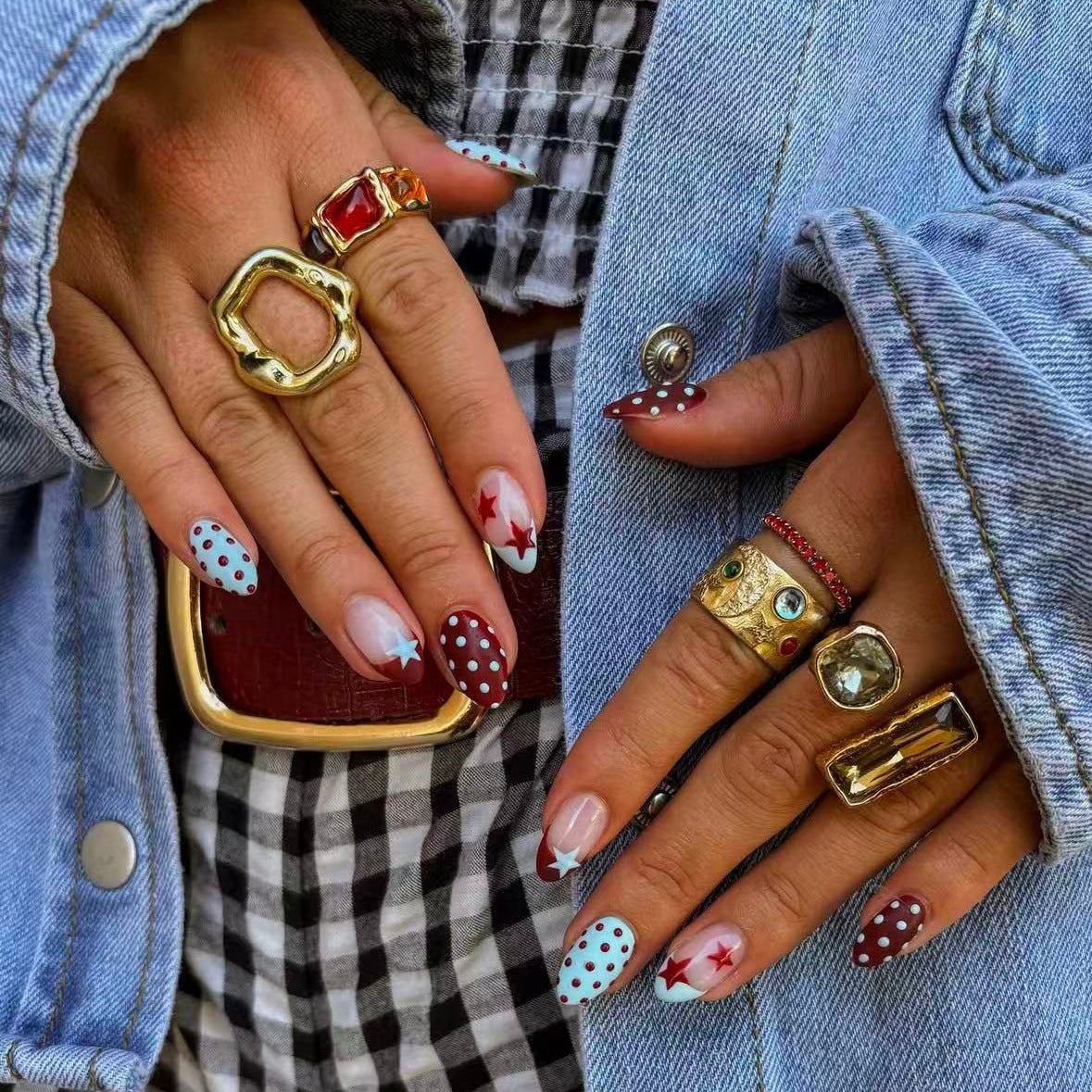 Kunstnagelset mit kreativen Retro-Designs Brehn